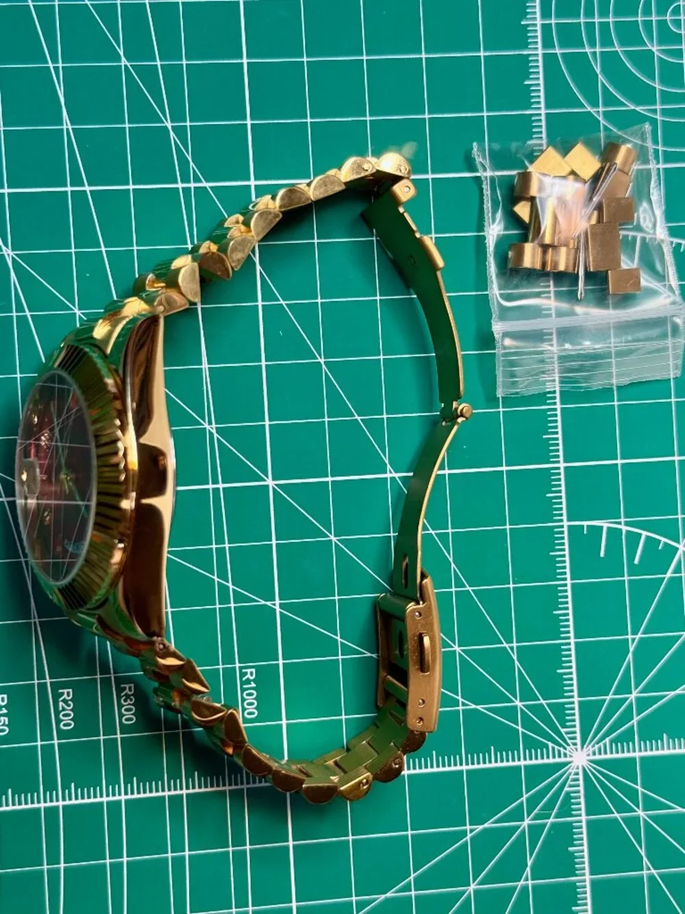 Nibosi red gold